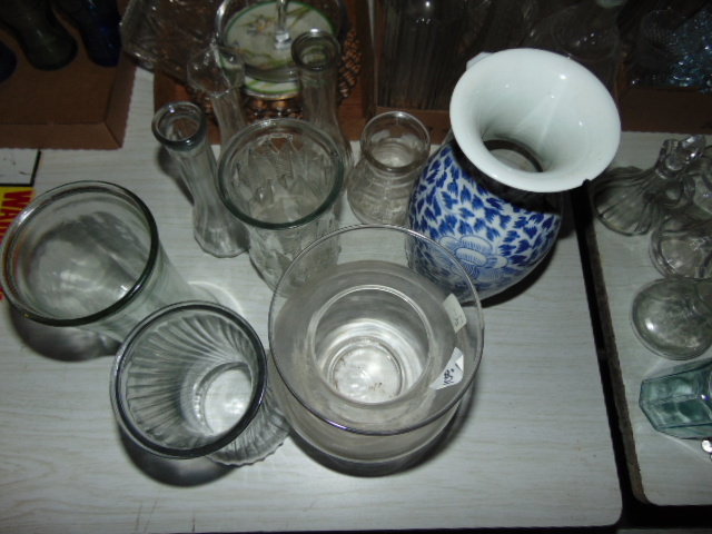 lot 18920 image: vintage decorative glassware