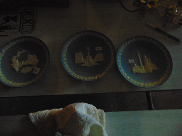 lot 18923 image: decorative plates