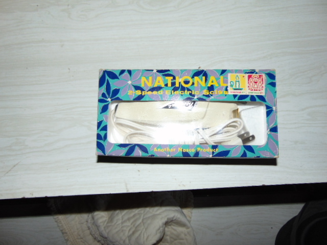 lot 18928 image: electric scissors
