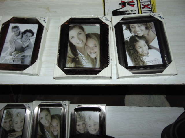 lot 18930 image: picture frames