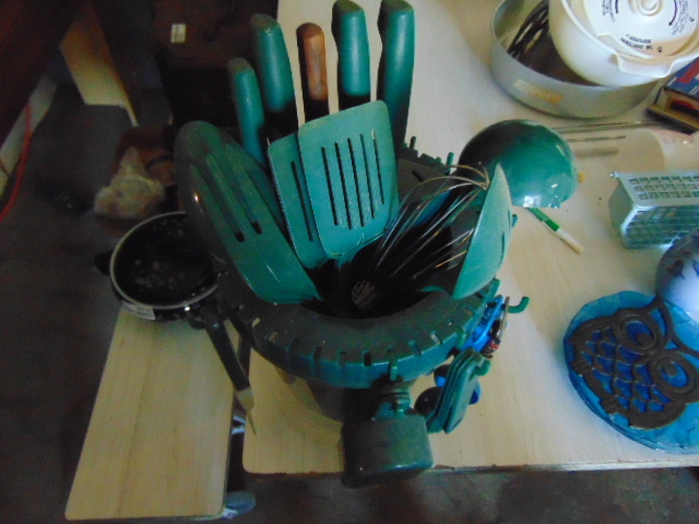 lot 18937 image: kitchen utensil organizer