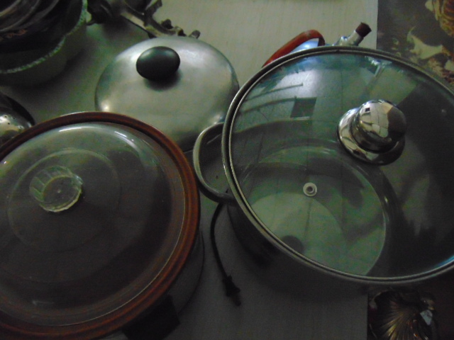 lot 18940 image: pots and pans