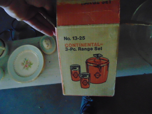 lot 18943 image: three-piece range set