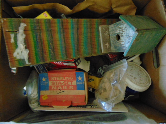 lot 18975 image: bird feeder and miscellaneous hardware