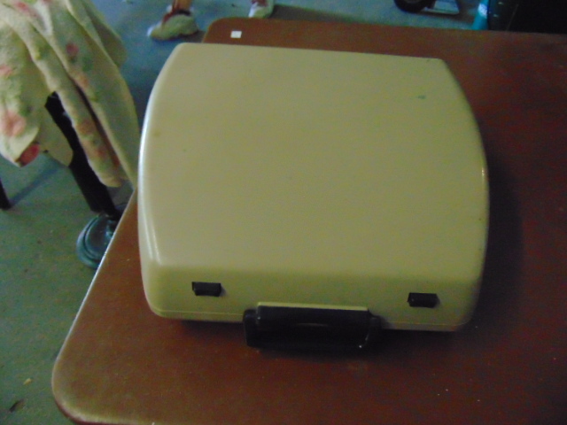 lot 18981 image: vintage typewriter