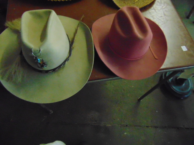 lot 18982 image: cowboy hats