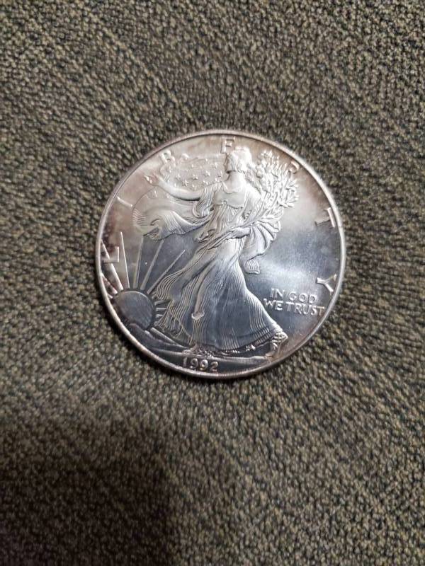 lot 7863 image: 1992 Silver Eagle - 1 Troy Ounce .999 Fine Silver