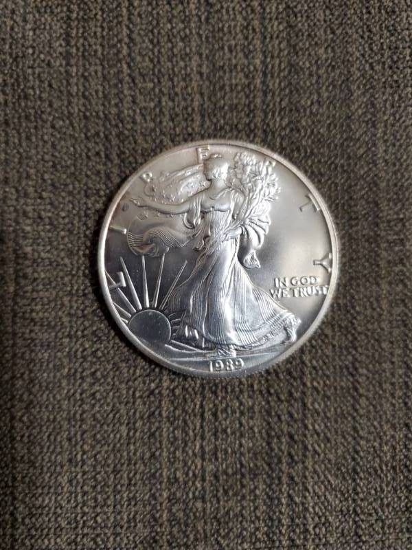 lot 7871 image: 1989 Silver Eagle - 1 Troy Ounce .999 Fine Silver