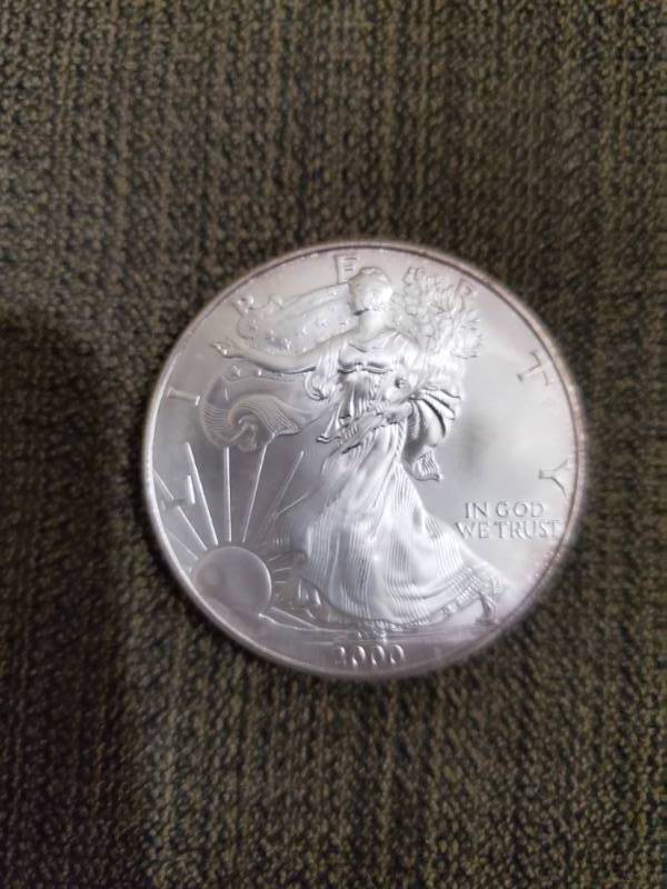 lot 6940 image: 2000 Silver Eagle - 1 Troy Ounce .999 Fine Silver