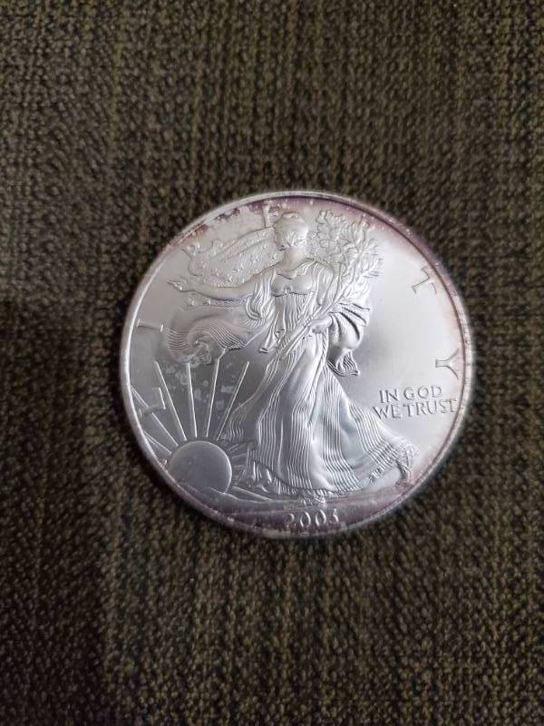 lot 6943 image: 2003 Silver Eagle - 1 Troy Ounce .999 Fine Silver