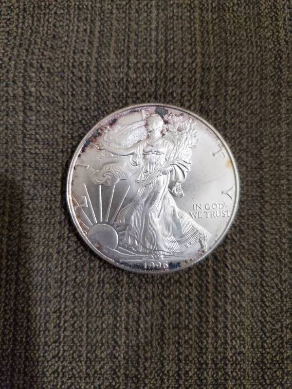 lot 6946 image: 1996 Silver Eagle - 1 Troy Ounce .999 Fine Silver