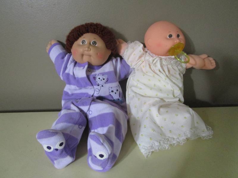 lot 7804 image: Two Cabbage Patch Dolls