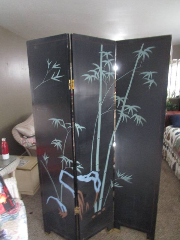 lot 7816 image: Asian Themed Decorated Room Divider Screen