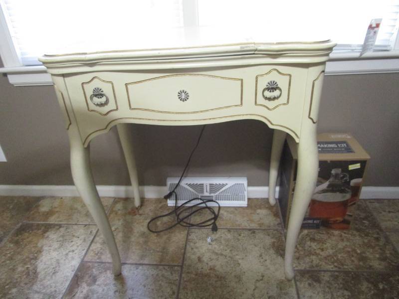 lot 7830 image: Blonde Sewing Machine Cabinet with Singer Sewing Machine