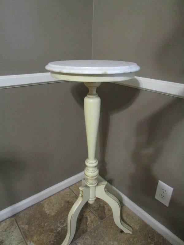 lot 7832 image: Blonde Plant Stand with Marble Top