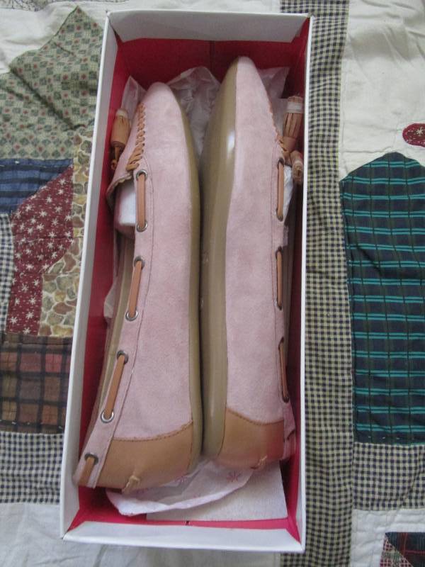 lot 7842 image: Isaac Mizrah Dusty Pink Leather Flats Sz 8.5 Med