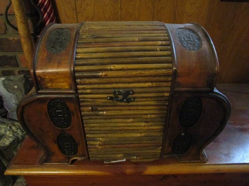 lot 7852 image: Bamboo Lidded Box w Handles