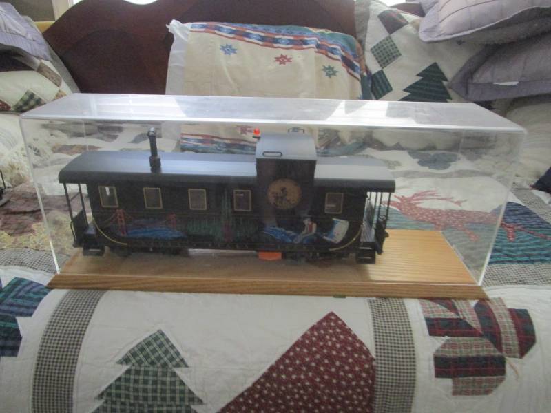 lot 7880 image: Collectible Train Car G Scale Handpainted with Case