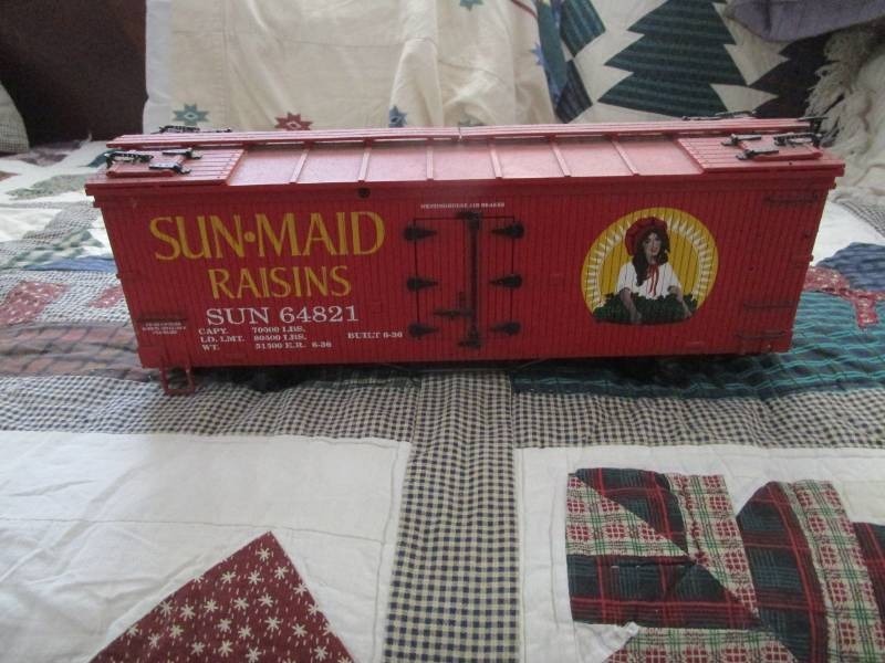 lot 7883 image: Collectible SunMaid Raisin Box Car G Scale