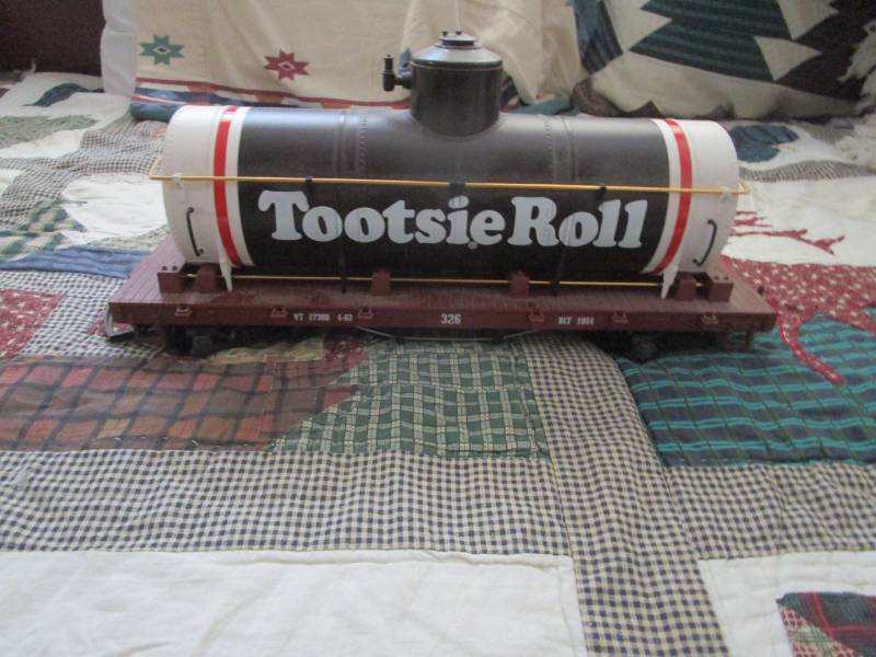 lot 7885 image: Collectible Tootsie Roll Tanker Car G Scale