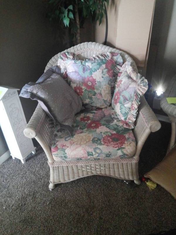 lot 7809 image: White Wicker Arm Chair w Cushions