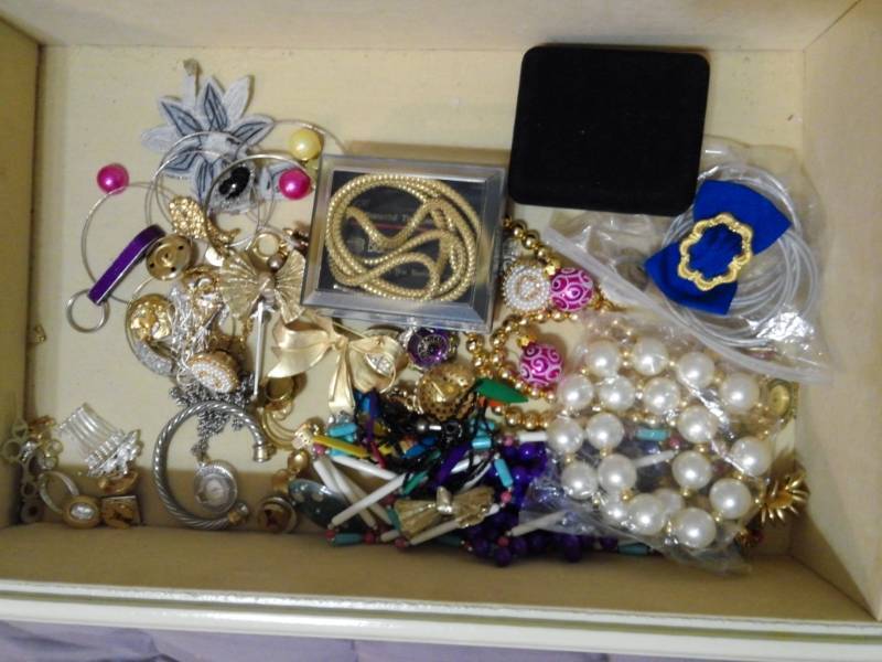 lot 7856 image: Box Lot of Costume Jewelry