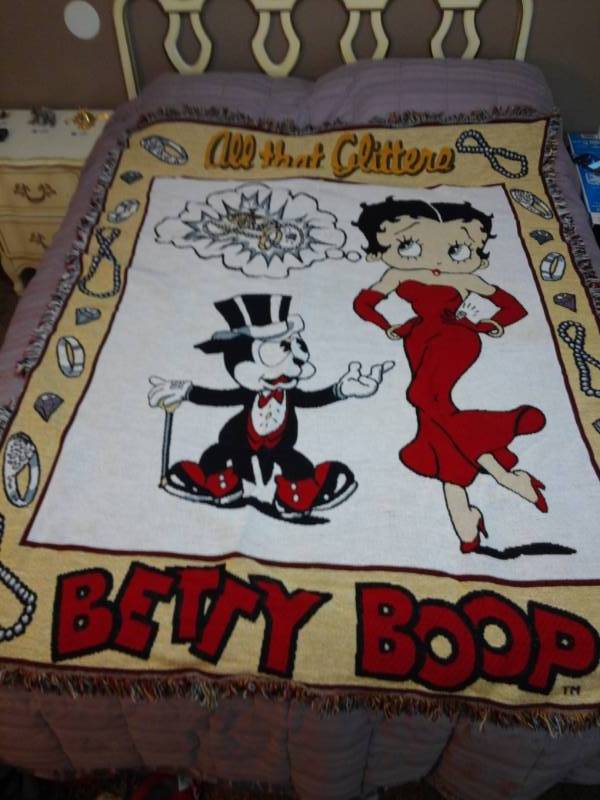 lot 7858 image: Betty Boop Throw