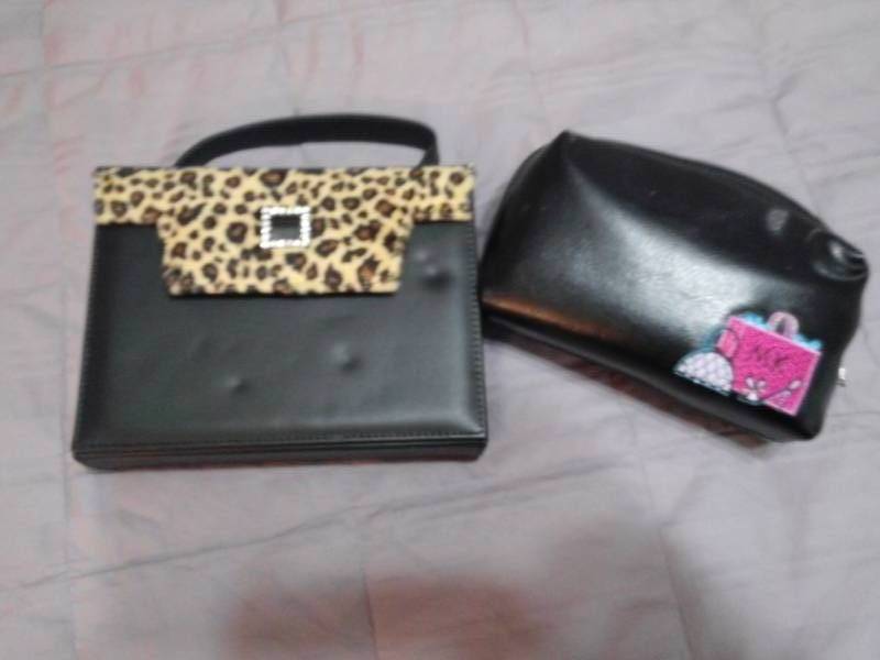 lot 7915 image: Purse Look Manicure Set and Makeup Bag w Contents