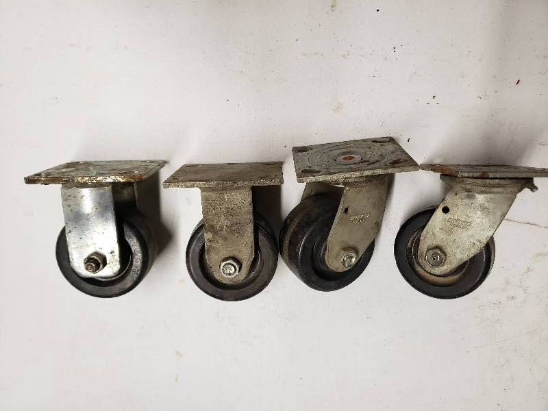 lot 2409 image: Lot of 4 Heavy Duty Casters