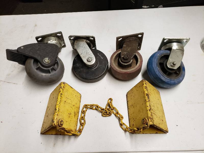 lot 2410 image: Lot of 4 Heavy Duty Casters and Metal Wheel Chocks