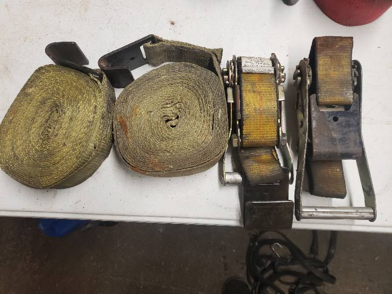 lot 2442 image: 2 X Load Straps and Ratchets