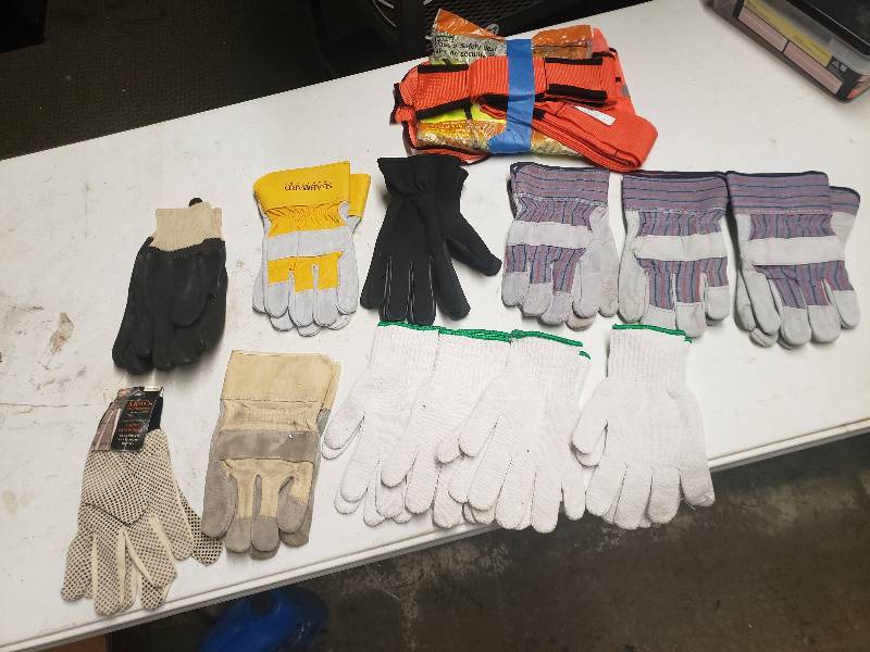 lot 2453 image: Safety Vest and Gloves
