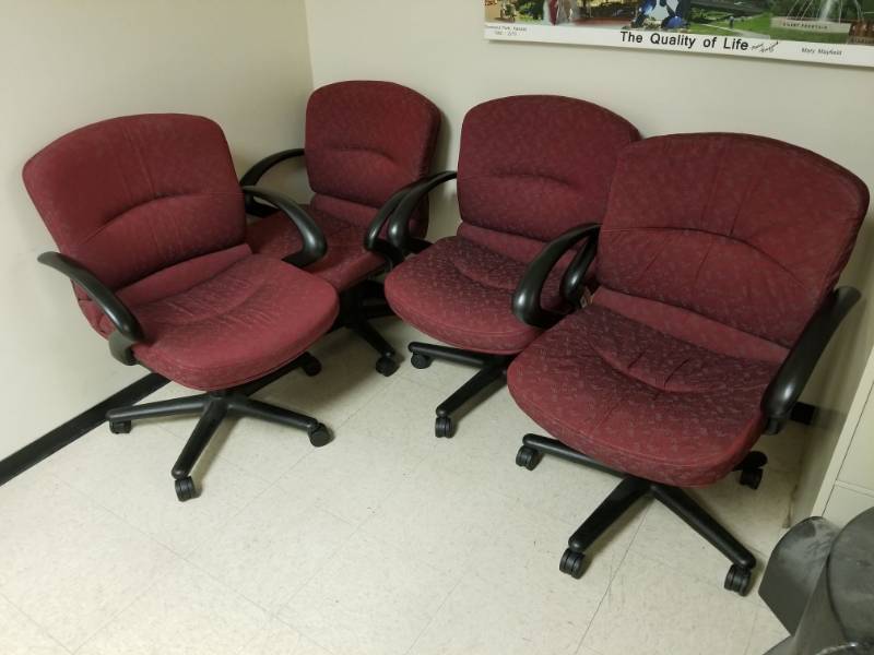 lot 4367 image: 4 Computer Chairs
