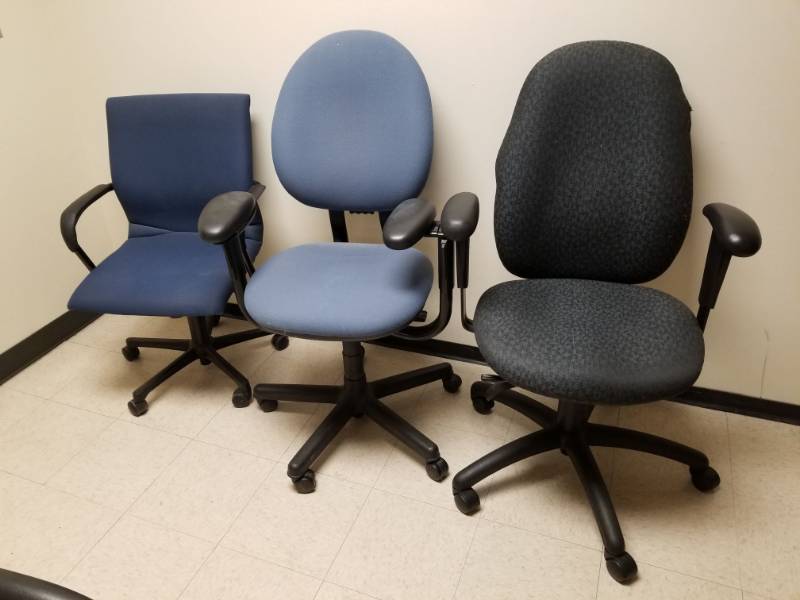 lot 4368 image: 3 Computer Chairs