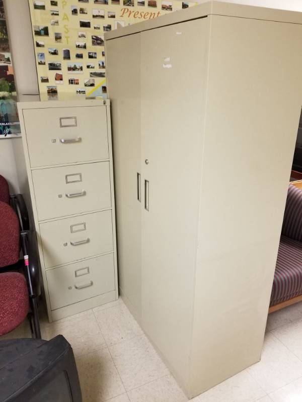 lot 4380 image: 2 File Cabinets