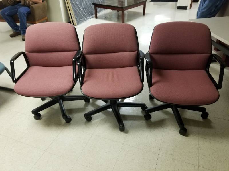 lot 4384 image: 3 Computer Chairs
