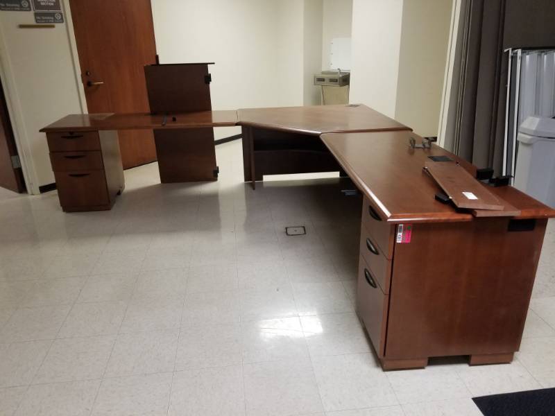 lot 4385 image: L Shaped Office Desk