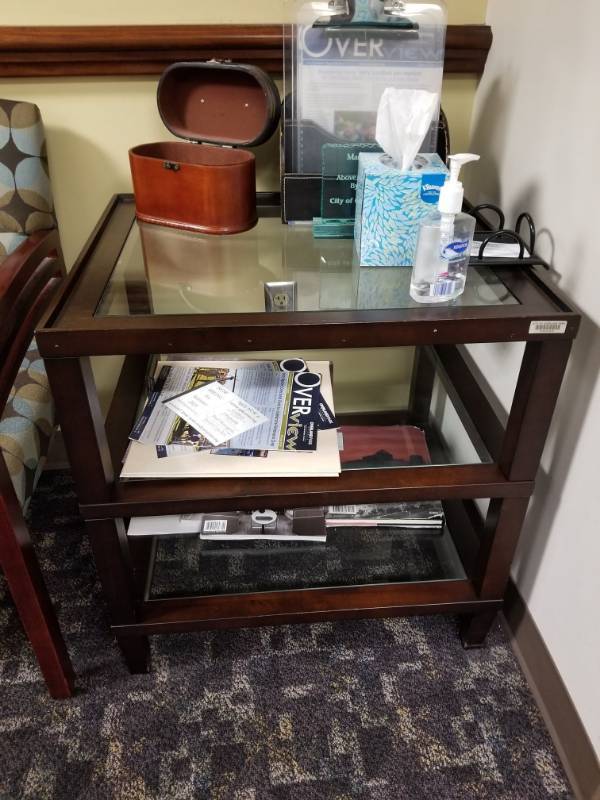 lot 4391 image: Small End Table
