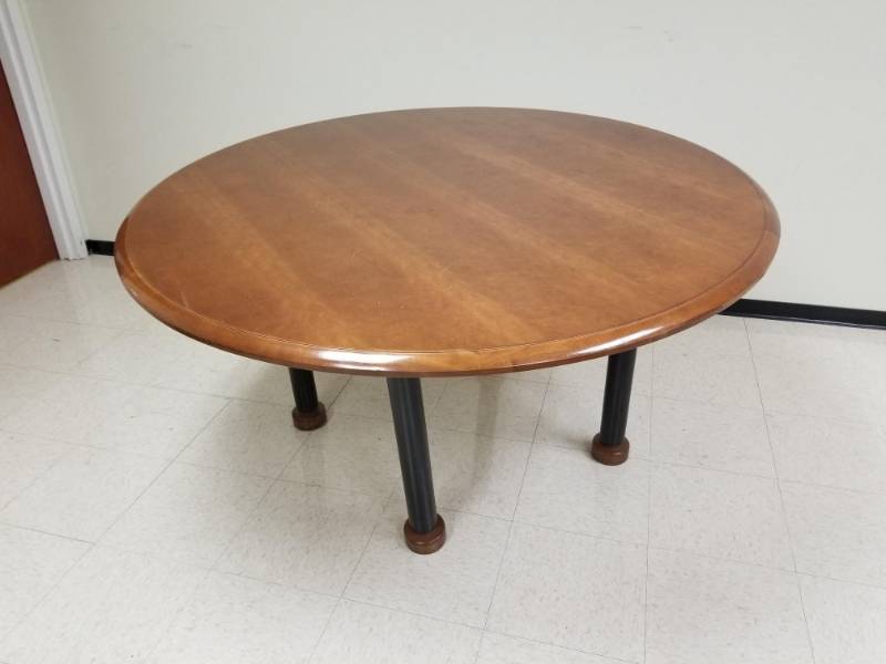 lot 4378 image: 42in Round Office Table