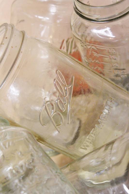 lot 1472 image: Ball and other miscellaneous glass jars - Bin Full