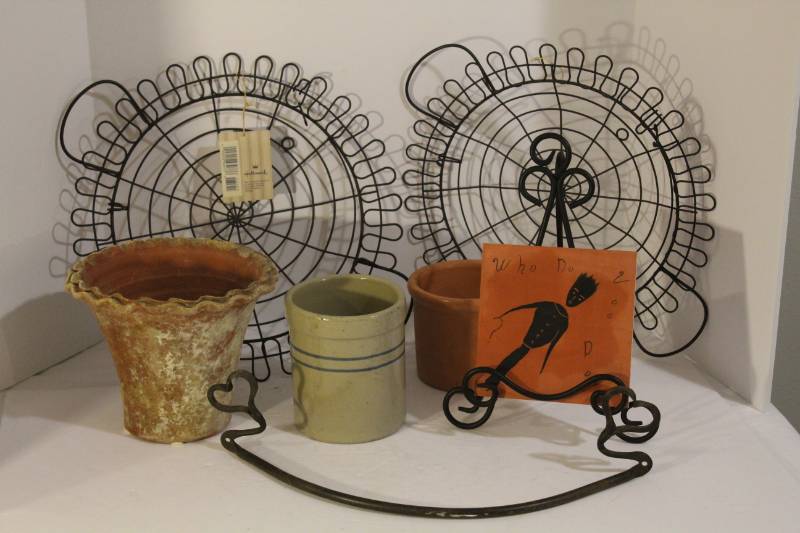 lot 1512 image: Decorative Iron Wall Bar, Hallmark Wire Plate Holders and more�