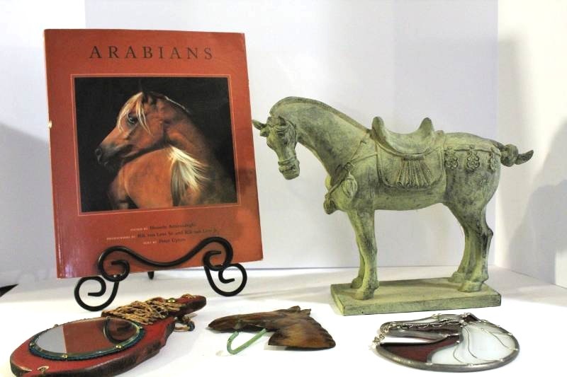 lot 1489 image: All the Horses 5 piece Lot