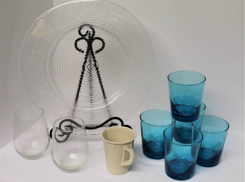 lot 1530 image: (5) Dragonfly Blue glasses, (2) Stemless Wine glasses, (1) 13 glass serving plate