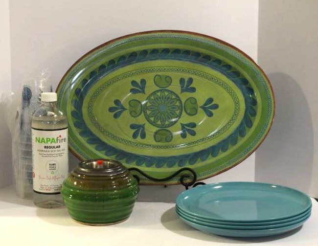 lot 1496 image: Outdoor Dining - Large Melamine greenblue design platter, Green Ceramic Table Top gel candle with oilgel filler, 4 plastic dinner plates and 8 plastic cups wlids
