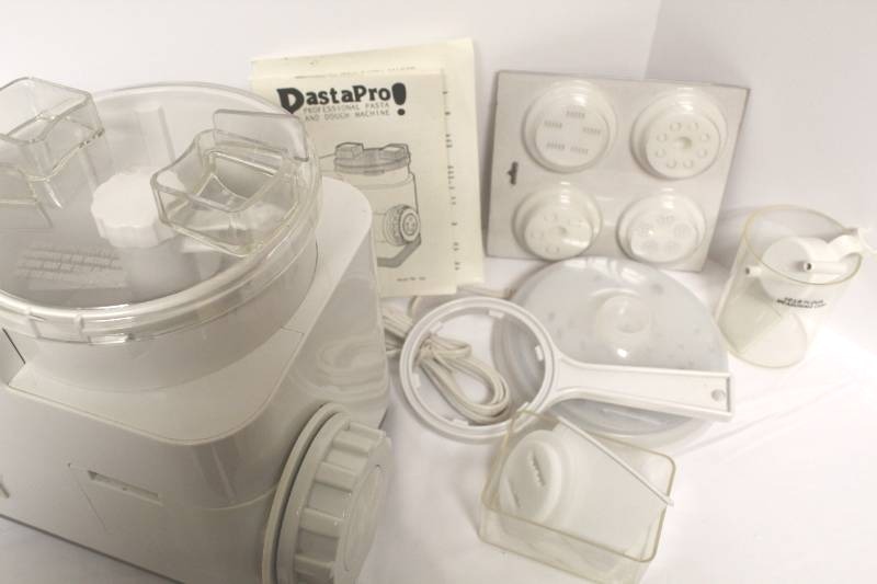 lot 1478 image: Pasta Pro & Rival Electric Skillet