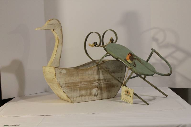 lot 1510 image: Hallmark (Natures Sketchbook series) Decorative Sled and Wood Swan Planter