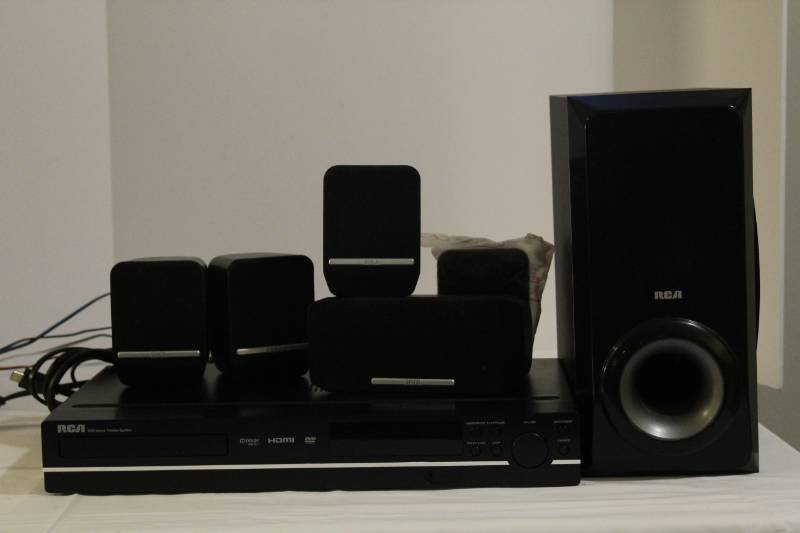 lot 1520 image: RCA Surround Sound DVD Home Theater System