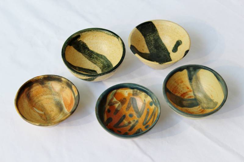 lot 1599 image: Pottery Finger Bowls