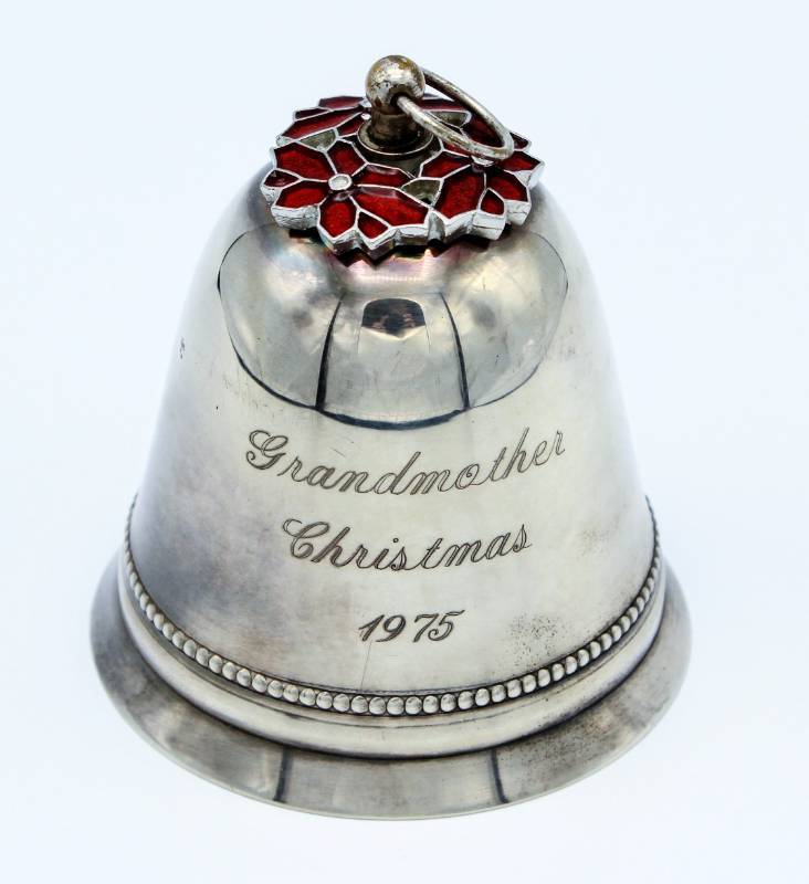 lot 1450 image: Wallace 73 Poinsettia Silver Christmas Bell Vintage