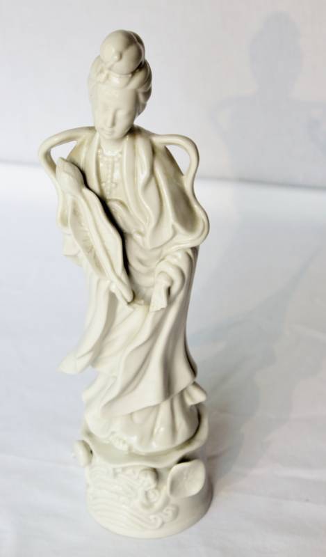 lot 1594 image: Beautiful white Figurine of a lady marked on the bottom